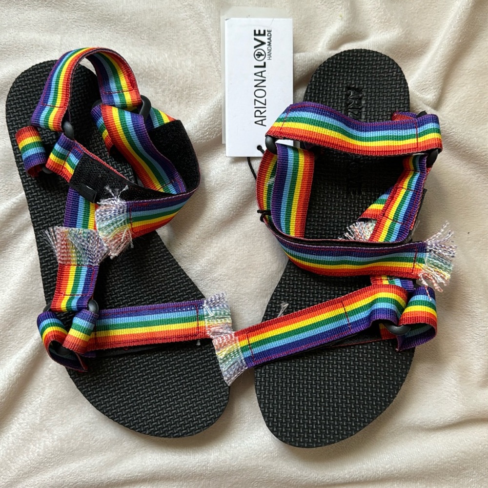 🌈 Arizona Love Trekky Fun Sandal Stripes NWT Sz 39 🌈